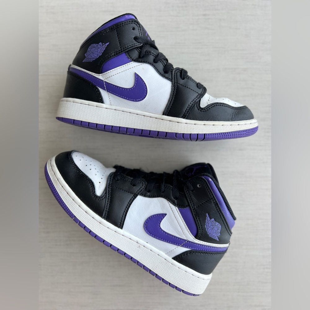 Nike Air Jordan 1 Mid  Big Kids US 5Y
Black/White/Dark Iris